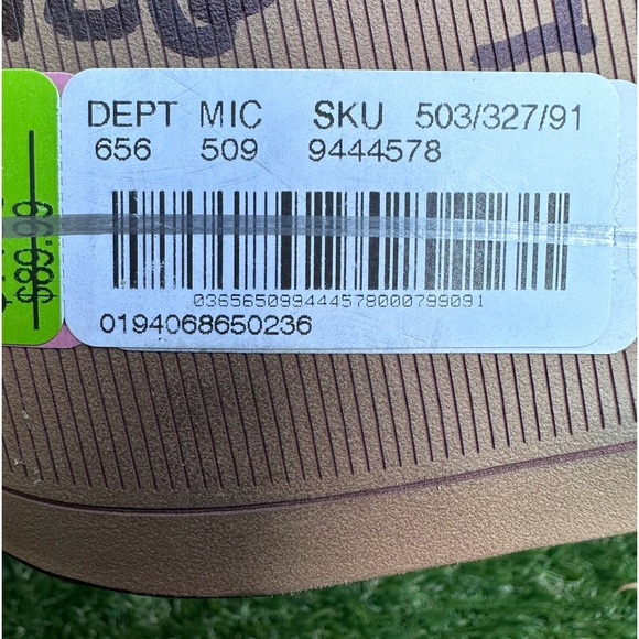 CHELSEA & VIOLET High Heels - Picture 8 of 9